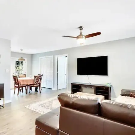 North Raleigh Private Retreat Vila